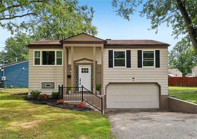 Single family home for sale at 3131 Tod Ave Nw, Warren, OH 44485 | MLS# 5239249