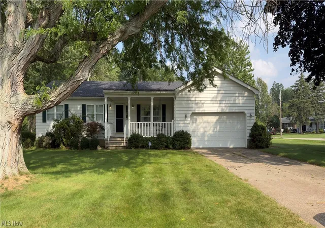 Photo 3 of Single family home for sale at 5691 Cherrywood Dr, Lorain, OH 44053 | MLS# 5238063 | Listing updated on 2026-09-15