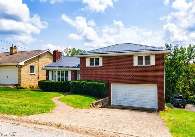 Photo 3 of Single family home for sale at 128 Grandview Dr, Wintersville, OH 43953 | MLS# 5238023 | Listing updated on 2026-09-21