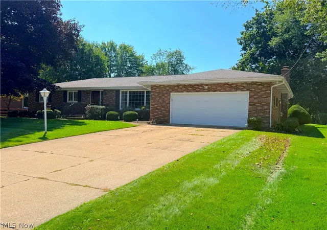 Photo 2 of Sale Pending at 3222 Edington Rd, Fairlawn, OH 44333 | MLS# 5236568 | Listing updated on 2026-09-10