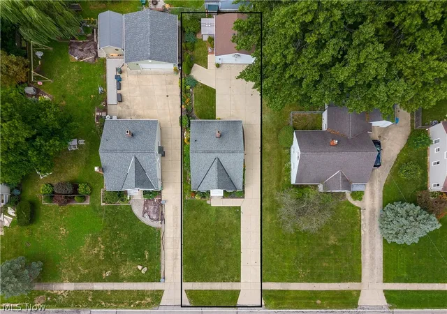 Photo 2 of Single family home for sale at 5572 Porter Rd, North Olmsted, OH 44070 | MLS# 5239232 | Listing updated on 2026-09-26