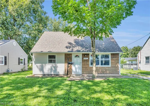 Photo 1 of Sale Pending at 2855 Lincoln St, Lorain, OH 44052 | MLS# 5237226 | Listing updated on 2026-10-07