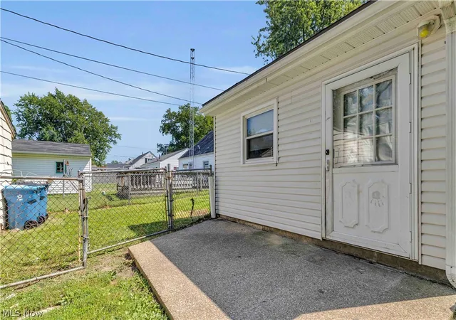 Photo 3 of Sale Pending at 2855 Lincoln St, Lorain, OH 44052 | MLS# 5237226 | Listing updated on 2026-10-07