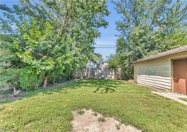 Photo 4 of Sale Pending at 2855 Lincoln St, Lorain, OH 44052 | MLS# 5237226 | Listing updated on 2026-10-07