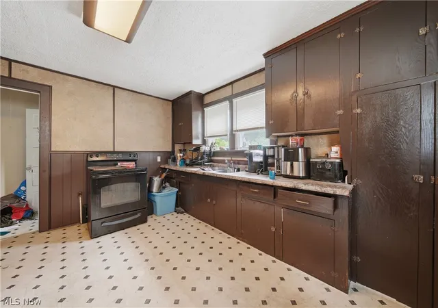 Photo 3 of Sale Pending at 1116 Mcintosh Ave, Akron, OH 44314 | MLS# 5239133 | Listing updated on 2026-09-03