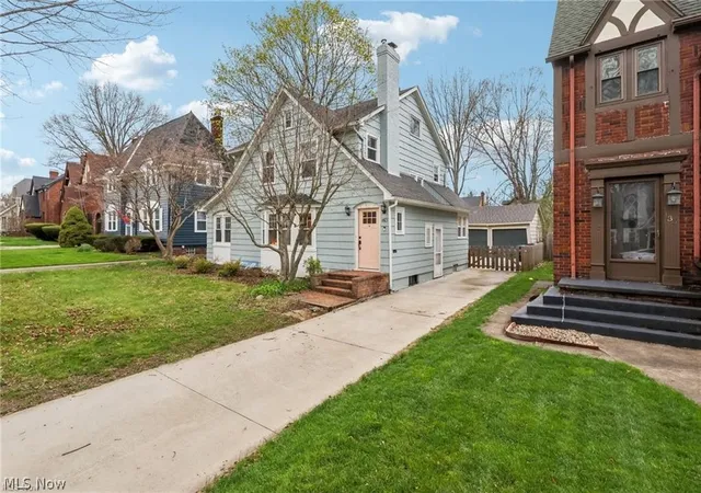 Photo 2 of Single family home for sale at 141 Melbourne Ave, Akron, OH 44313 | MLS# 5238261 | Listing updated on 2026-09-02