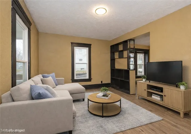 Photo 3 of Sale Pending at 258 Oberlin Ct, Akron, OH 44311 | MLS# 5239485 | Listing updated on 2026-09-08