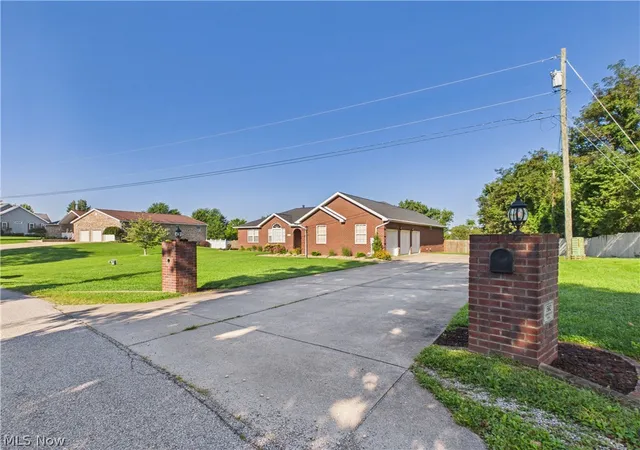Photo 2 of Single family home for sale at 582 Homewood Rd, Parkersburg, WV 26101 | MLS# 5235203 | Listing updated on 2026-09-08