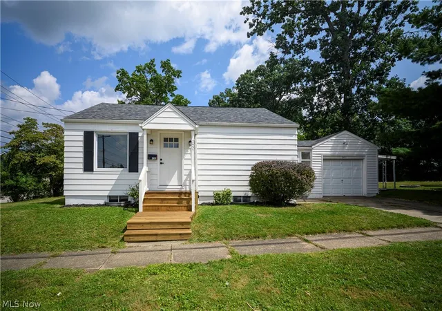 Photo 2 of Sale Pending at 2651 21st St, Cuyahoga Falls, OH 44223 | MLS# 5239117 | Listing updated on 2026-09-05