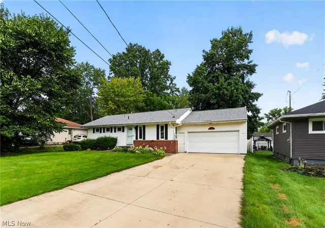 Photo 2 of Single family home for sale at 4345 Stoneybrook Dr Se, Warren, OH 44484 | MLS# 5239536 | Listing updated on 2026-09-07