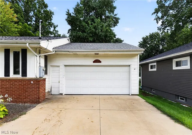 Photo 3 of Single family home for sale at 4345 Stoneybrook Dr Se, Warren, OH 44484 | MLS# 5239536 | Listing updated on 2026-09-07