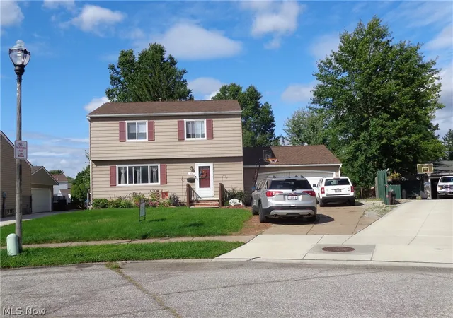 Photo 2 of Single family home for sale at 4711 Marcie Dr, Cleveland, OH 44109 | MLS# 5239620 | Listing updated on 2026-09-14
