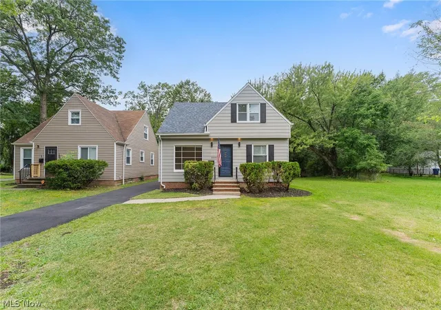 Photo 1 of Single family home for sale at 1004 Woodview Rd, Cleveland Heights, OH 44121 | MLS# 5239090 | Listing updated on 2026-09-09