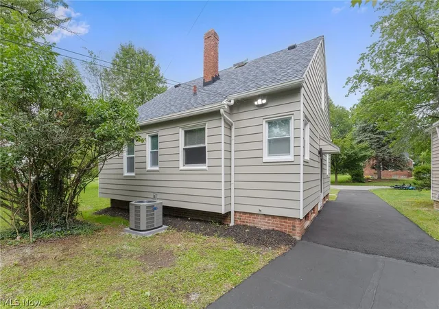Photo 28 of Single family home for sale at 1004 Woodview Rd, Cleveland Heights, OH 44121 | MLS# 5239090 | Listing updated on 2026-09-09