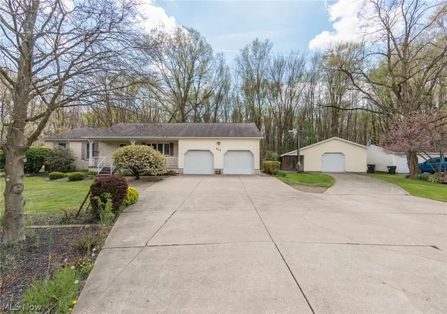 Photo 2 of Single family home for sale at 524 Arlington Blvd, Newton Falls, OH 44444 | MLS# 5239286 | Listing updated on 2026-09-14