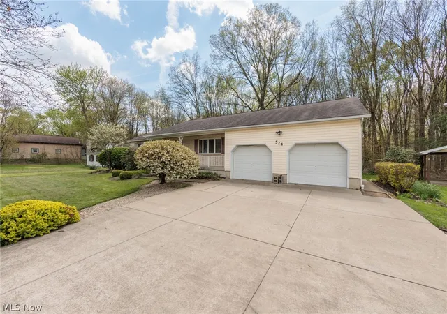Photo 3 of Single family home for sale at 524 Arlington Blvd, Newton Falls, OH 44444 | MLS# 5239286 | Listing updated on 2026-09-14