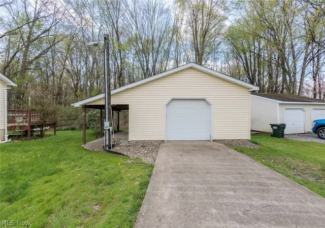 Photo 3 of Single family home for sale at 524 Arlington Blvd, Newton Falls, OH 44444 | MLS# 5239286 | Listing updated on 2026-09-14