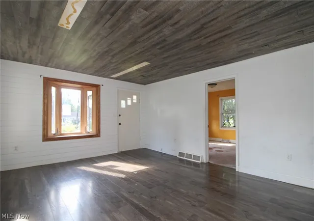 Photo 2 of Single family home for sale at 4484 Nutwood Ave Nw, Warren, OH 44483 | MLS# 5239675 | Listing updated on 2026-09-11