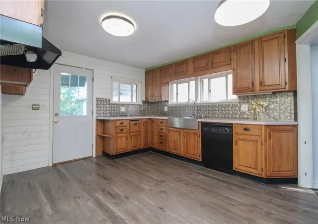 Photo 3 of Single family home for sale at 4484 Nutwood Ave Nw, Warren, OH 44483 | MLS# 5239675 | Listing updated on 2026-09-11