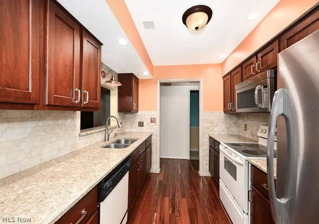 Photo 3 of Condo for sale at 879 Hampton Ridge Dr, Akron, OH 44313 | MLS# 5239684 | Listing updated on 2026-09-09