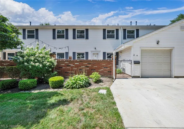 Photo 2 of Condo for sale at 16 Surrey Ct, Mentor, OH 44060 | MLS# 5238983 | Listing updated on 2026-09-10