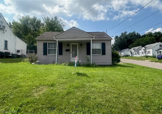 Photo 1 of Single family home for sale at 550 Upton Ave, Akron, OH 44310 | MLS# 5239673 | Listing updated on 2026-09-10
