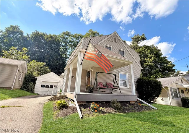 Photo 1 of Single family home for sale at 911 17th St Ne, Massillon, OH 44646 | MLS# 5239821 | Listing updated on 2026-10-02