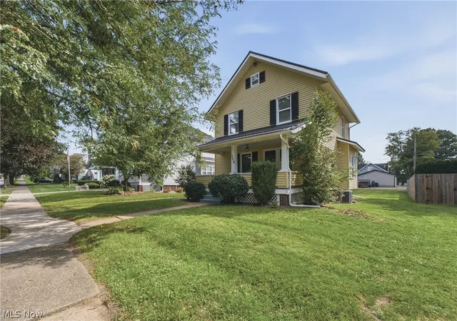 Photo 2 of Sale Pending at 324 Tuscarawas Ave Nw, Brewster, OH 44613 | MLS# 5239822 | Listing updated on 2026-10-02