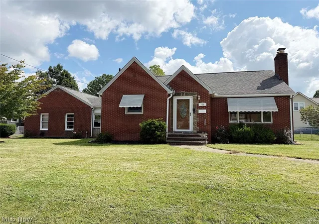 Photo 1 of Sale Pending at 706 Broad Ave Nw, Canton, OH 44708 | MLS# 5239862 | Listing updated on 2026-09-21