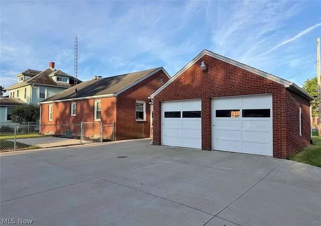 Photo 3 of Sale Pending at 706 Broad Ave Nw, Canton, OH 44708 | MLS# 5239862 | Listing updated on 2026-09-21