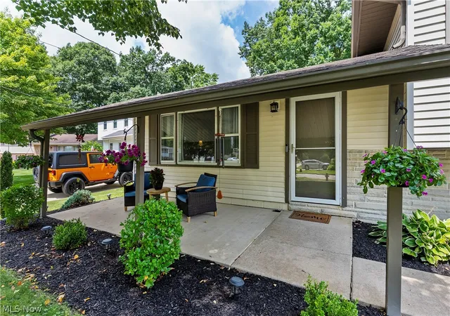 Photo 3 of Single family home for sale at 5892 Yorktown Ln, Austintown, OH 44515 | MLS# 5238811 | Listing updated on 2026-09-07