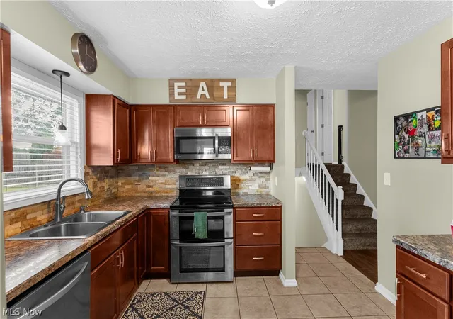 Photo 3 of Single family home for sale at 5892 Yorktown Ln, Austintown, OH 44515 | MLS# 5238811 | Listing updated on 2026-09-07