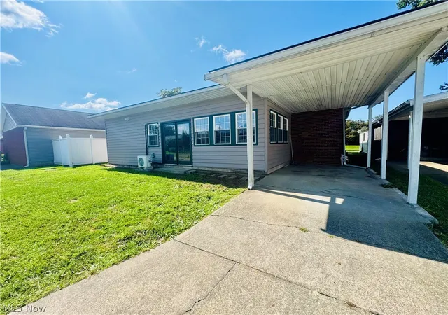 Photo 3 of Single family home for sale at 521 25th Street, Vienna, WV 26105 | MLS# 5239925 | Listing updated on 2026-09-11