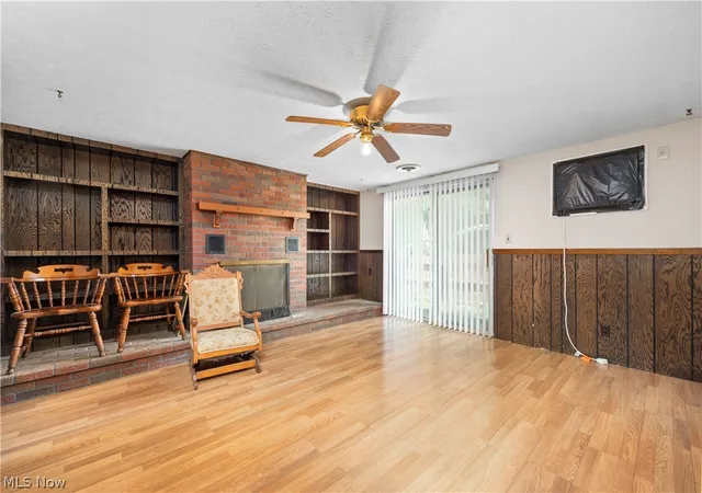 Photo 2 of Sale Pending at 6167 Lake Ave, Elyria, OH 44035 | MLS# 5239200 | Listing updated on 2026-09-10