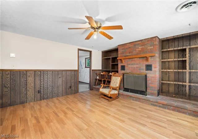 Photo 3 of Sale Pending at 6167 Lake Ave, Elyria, OH 44035 | MLS# 5239200 | Listing updated on 2026-09-10
