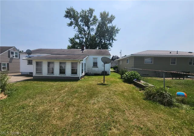 Photo 2 of Single family home for sale at 105 Helena Dr, Struthers, OH 44471 | MLS# 5239926 | Listing updated on 2026-09-08