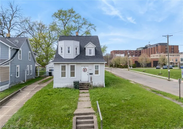 Photo 1 of Sale Pending at 703 Arlington Ave Sw, Canton, OH 44706 | MLS# 5239577 | Listing updated on 2026-09-03