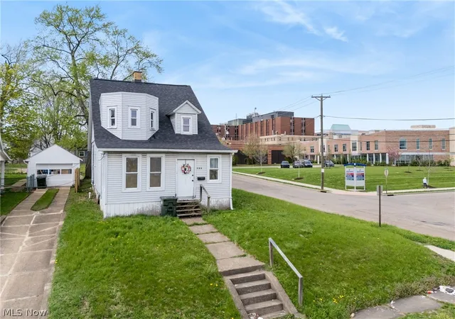 Photo 2 of Sale Pending at 703 Arlington Ave Sw, Canton, OH 44706 | MLS# 5239577 | Listing updated on 2026-09-03