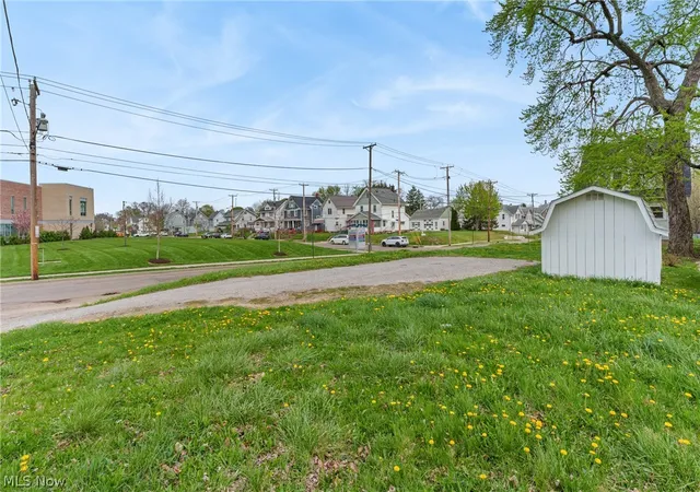 Photo 3 of Sale Pending at 703 Arlington Ave Sw, Canton, OH 44706 | MLS# 5239577 | Listing updated on 2026-09-03
