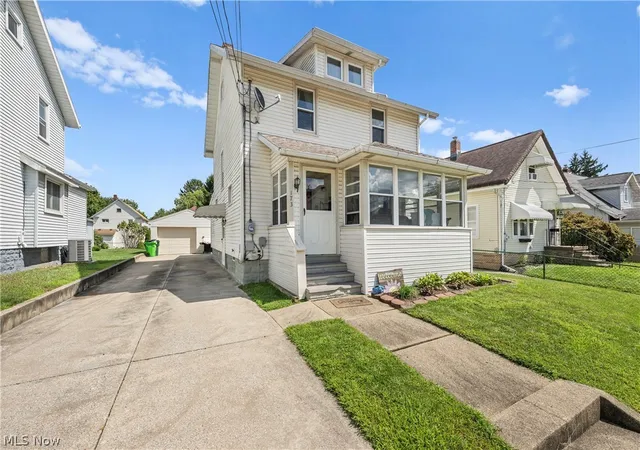 Photo 2 of Single family home for sale at 173 25th St Nw, Barberton, OH 44203 | MLS# 5239835 | Listing updated on 2026-09-10