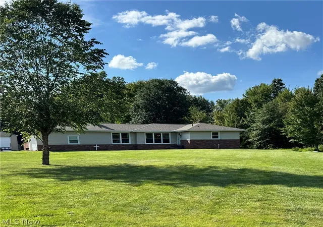 Photo 1 of Sale Pending at 1970 Kale Adams Rd Sw, Warren, OH 44481 | MLS# 5239981 | Listing updated on 2026-09-02
