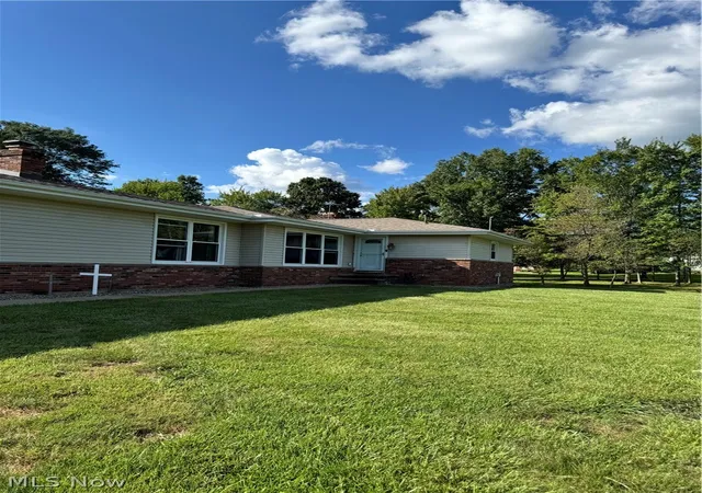 Photo 2 of Sale Pending at 1970 Kale Adams Rd Sw, Warren, OH 44481 | MLS# 5239981 | Listing updated on 2026-09-02