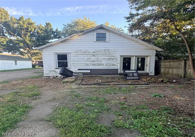 Photo 3 of Sale Pending at 1815 W Monroe St, Sandusky, OH 44870 | MLS# 5239898 | Listing updated on 2026-09-02