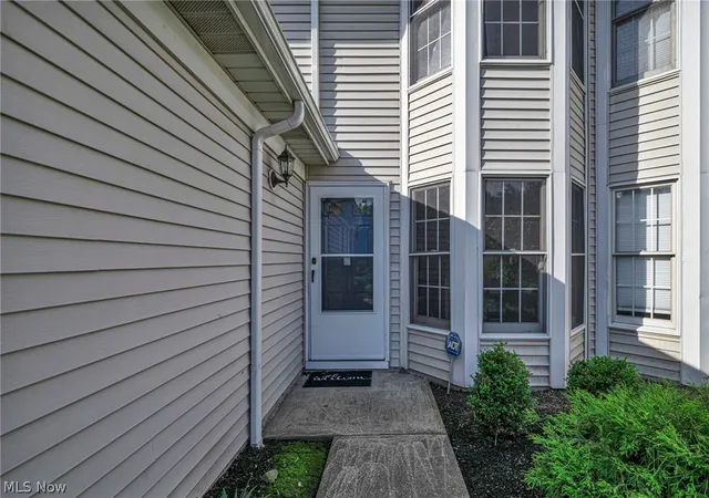 Photo 3 of Townhouse for sale at 19311 Bradford Ct, Strongsville, OH 44149 | MLS# 5239725 | Listing updated on 2026-09-21