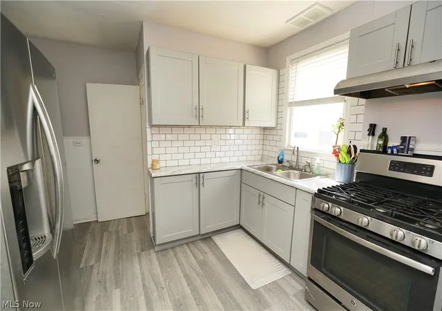 Photo 2 of Single family home for sale at 164 Brandtson Ave, Elyria, OH 44035 | MLS# 5239903 | Listing updated on 2026-09-03