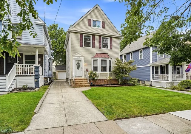 Photo 3 of Sale Pending at 1452 Westwood Ave, Lakewood, OH 44107 | MLS# 5239530 | Listing updated on 2026-08-31