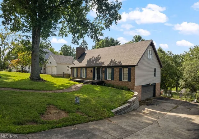 Photo 2 of Single family home for sale at 14 Valley View Dr, Vienna, WV 26105 | MLS# 5240050 | Listing updated on 2026-09-10