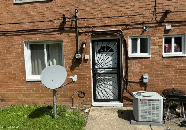 Photo 2 of Condo for sale at 4906 Banbury Ct #6, Warrensville Heights, OH 44128 | MLS# 5239399 | Listing updated on 2026-09-10