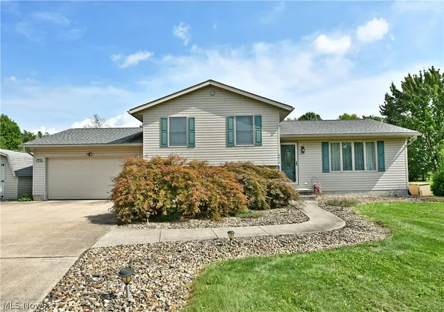 Photo 1 of Single family home for sale at 6619 Palmyra Rd Sw, Warren, OH 44481 | MLS# 5239195 | Listing updated on 2026-09-13