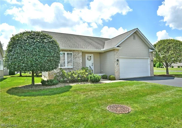 Photo 2 of Sale Pending at 7 Danbury Ct Nw, Warren, OH 44481 | MLS# 5239850 | Listing updated on 2026-09-28